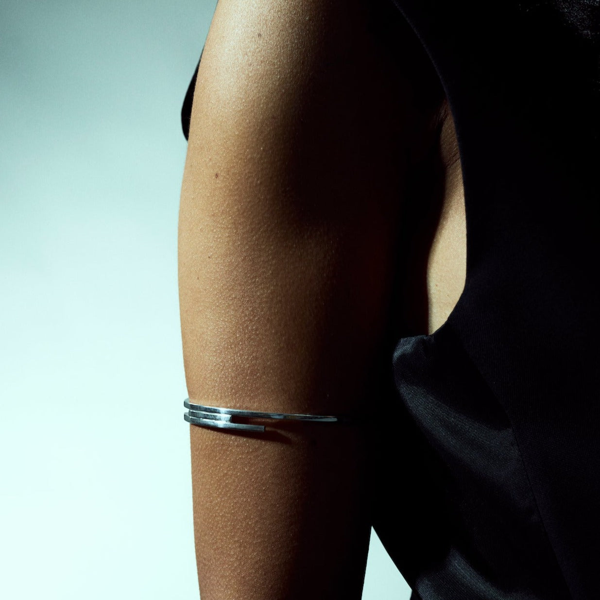 HAZE Upper-arm bracelet